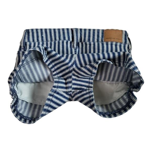 American Eagle Stripped Jean Shorts. Size 0. Blue & White - Picture 6 of 10